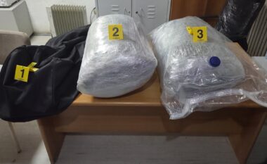 Operacion policor në kufirin me Shqipërinë, i dyshuari i armatosur arratiset – lë pas çantën me rreth 21 kilogramë drogë