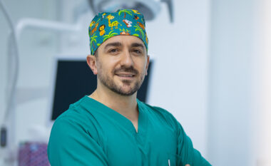 Emri shqiptar që shkëlqen në kirurgji: Dr. Sc. Visar Disha në librin prestigjioz ‘Surgical Techniques and Procedures’
