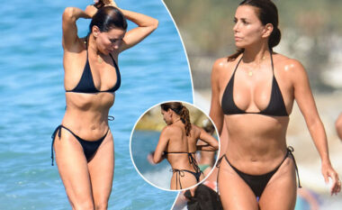 Eva Longoria shkëlqen në plazhin e Marbellës, duket senzacionale në bikini në moshën 50 vjeçare