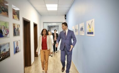Krasniqi takon Prattipatin: Vonesat në themelimin e institucioneve po dëmtojnë funksionimin normal të shtetit