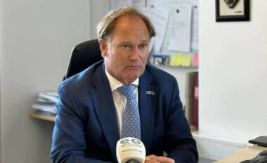 Ambasadori i Suedisë: S’mund t’i drejtoni çdo pyetje Kushtetueses, udhëheqësit politikë të marrin vendime