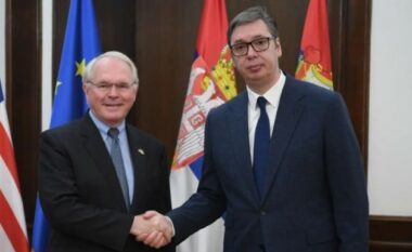 Christopher Hill angazhohet në një organizatë në Uashington – do të lobojë për Serbinë në Kongresin amerikan