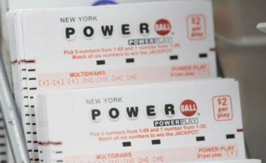 Një banor i Maryland-it fitoi 200 mijë dollarë në lotari pasi zgjodhi numrat që pa në një targë makine