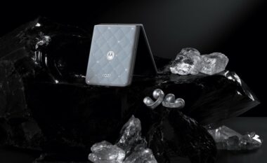 Motorola prezanton “The Brilliant Collection” me kristale Swarovski, ku teknologjia takon luksin e stilit të jetesës