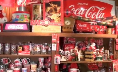 Dashuria për Coca Cola i solli Guinness – koleksionon mbi 5600 objekte unike