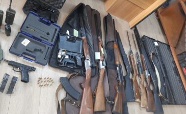 Ferizaj, 70 vjeçarit i sekuestrohen 11 armë gjatë bastisjes në shtëpinë e tij – i dyshuari është intervistuar