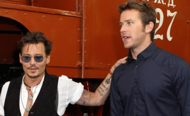 Armie Hammer zbulon se si e drogoi Johnny Depp gjatë promovimit të një filmi