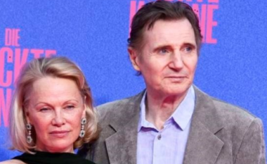 Pamela Anderson flet për marrëdhënien me Liam Neeson: Nuk mund të mos e duash atë