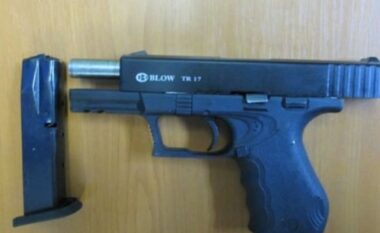 Mosmarrëveshje mes disa personave në Abri të Skenderajt, ndërhyn polici me rroba civile dhe arreston të dyshuarin – i konfiskohet edhe arma