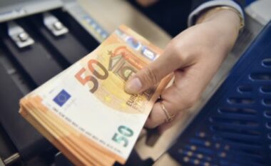 ​Qytetarët e Kosovës për pesë muaj morën kredi në banka mbi një miliard euro  