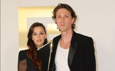 Ylli i “Back To Black”, Marisa Abela feston në Maltë para martesës me Jamie Bogyo