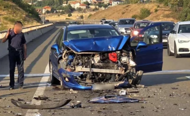 Aksident i rëndë mes një kamioni dhe një veture në autostradën “Ibrahim Rugova”