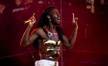 Lil Nas X nuk pranon fajësinë për katër akuza për krime të rënda, pas arrestimit në Los Angeles