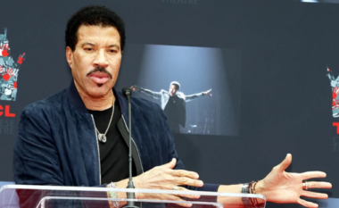 Hajdutët hynë në rezidencën e Lionel Richie, muzikanti i famshëm ishte në shtëpi gjatë incidentit