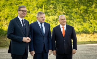 Ministri i jashtëm i Hungarisë, Szijjarto: Partia Demokrate e SHBA-së dhe Brukseli dëshirojnë t’i rrëzojnë Vuçiqin, Orbanin dhe Ficon