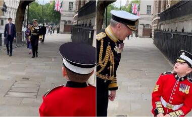 Gjashtëvjeçari i njohur për videot e tij i veshur si ushtar, pati një takim të papritur me një admiral britanik