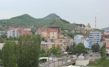 Pas 25 vjetësh, familjes Demiri i kthehet prona në veri – policia brenda gjeti armë dhe municion