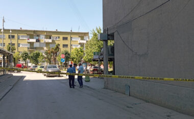 Policia jep detaje të reja për vrasjen e trefishtë në Gjilan – një i arrestuar, tre në kërkim